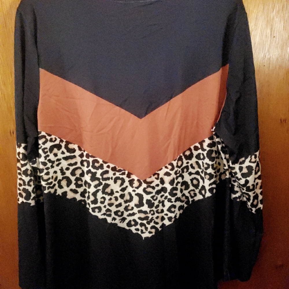 LILY BLACK LEOPARD & COLOR BLOCK THREE-QUARTER SLEEVE NOTCH NECK TOP - XL/16W